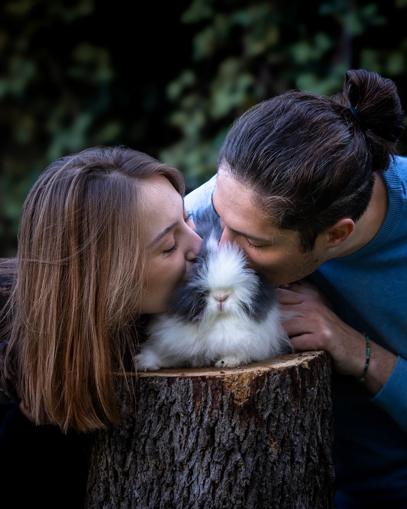 Couple avec leur lapin portrait — photographe NAC Provence